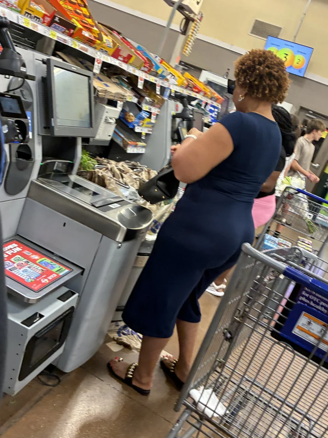 Thick ass ol Lady image 16