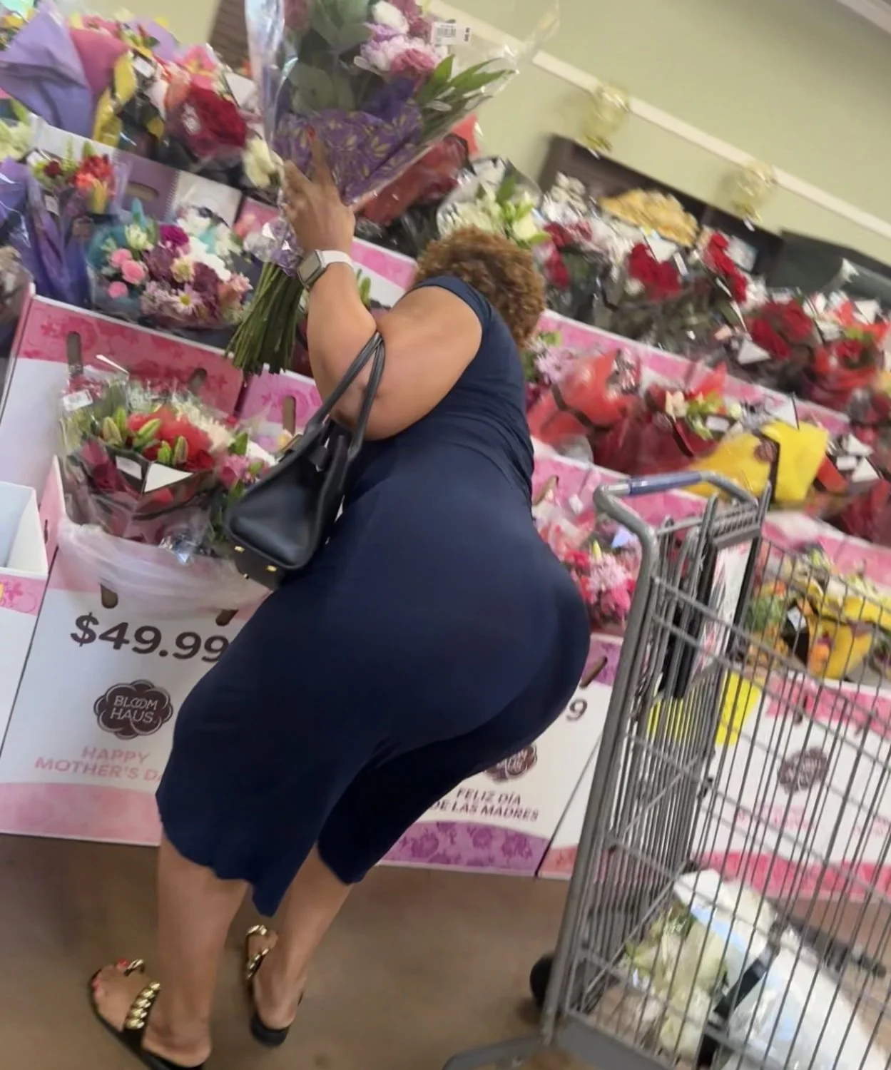 Thick ass ol Lady image 3