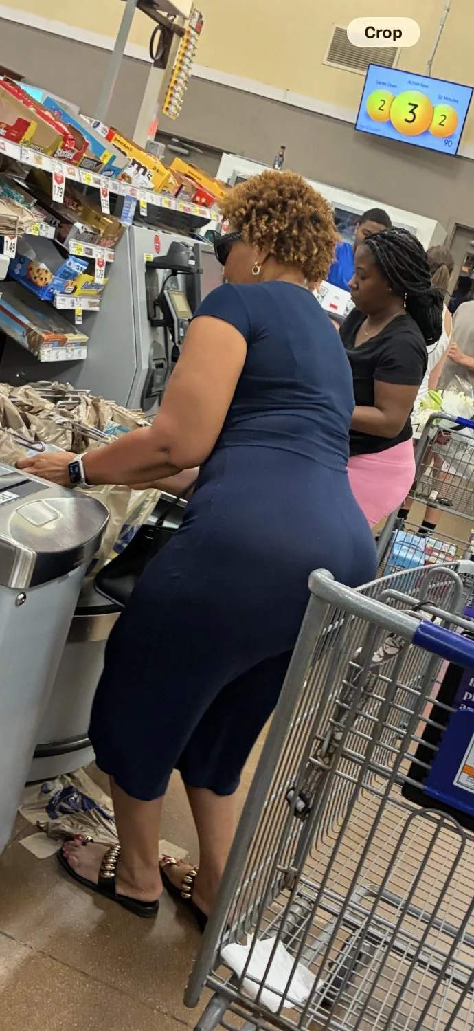 Thick ass ol Lady image 5