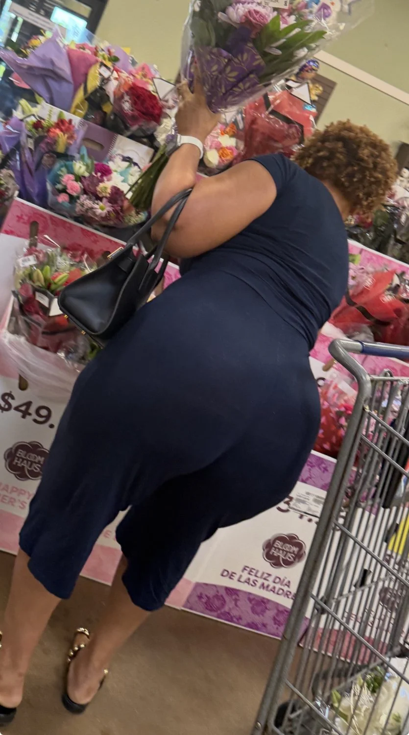 Thick ass ol Lady image 6
