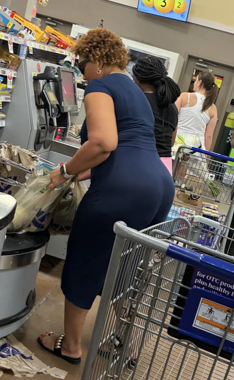 Thick ass ol Lady image 7