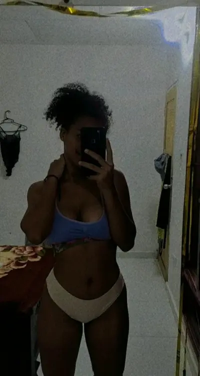 Morena puta se desnuda cover image