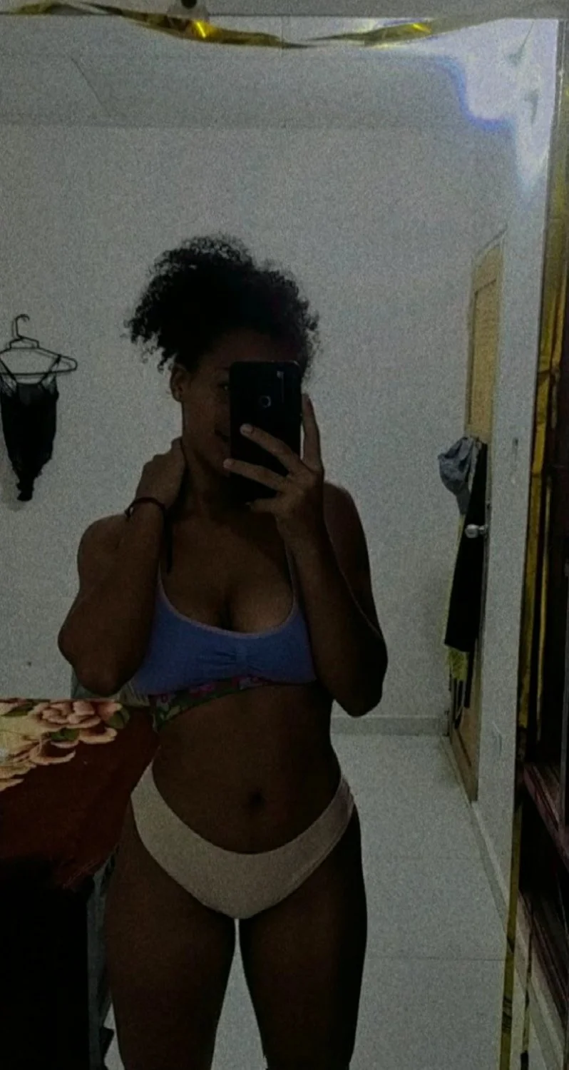 Morena puta se desnuda main image