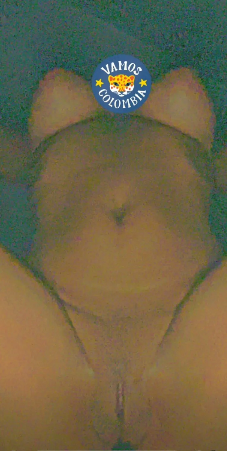 Morena puta se desnuda image 2