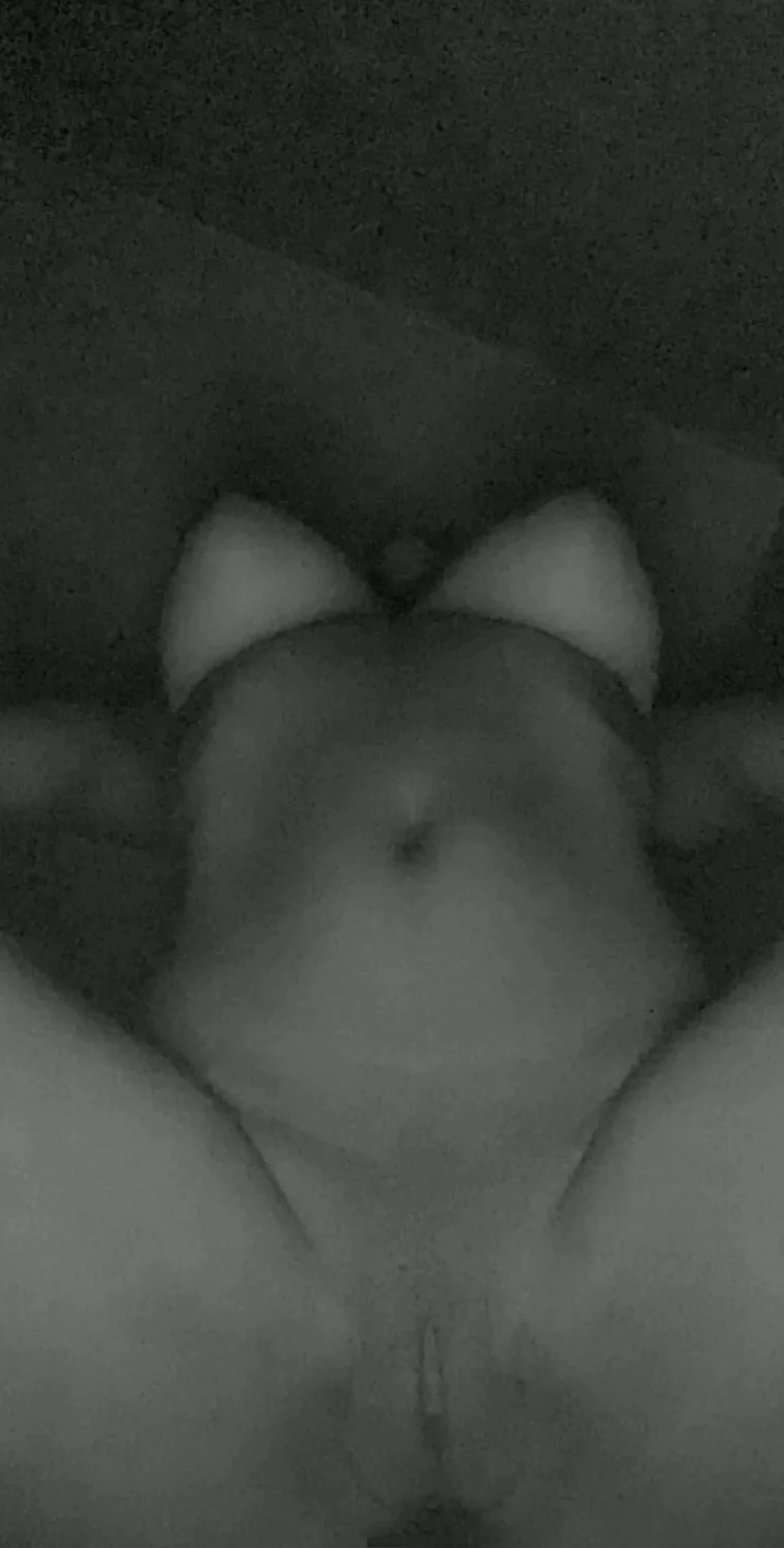 Morena puta se desnuda image 5