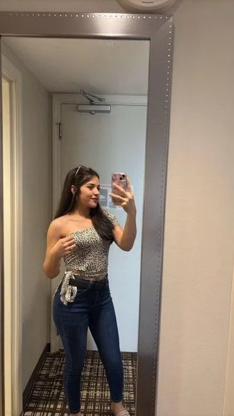 Laura culona milf image 5