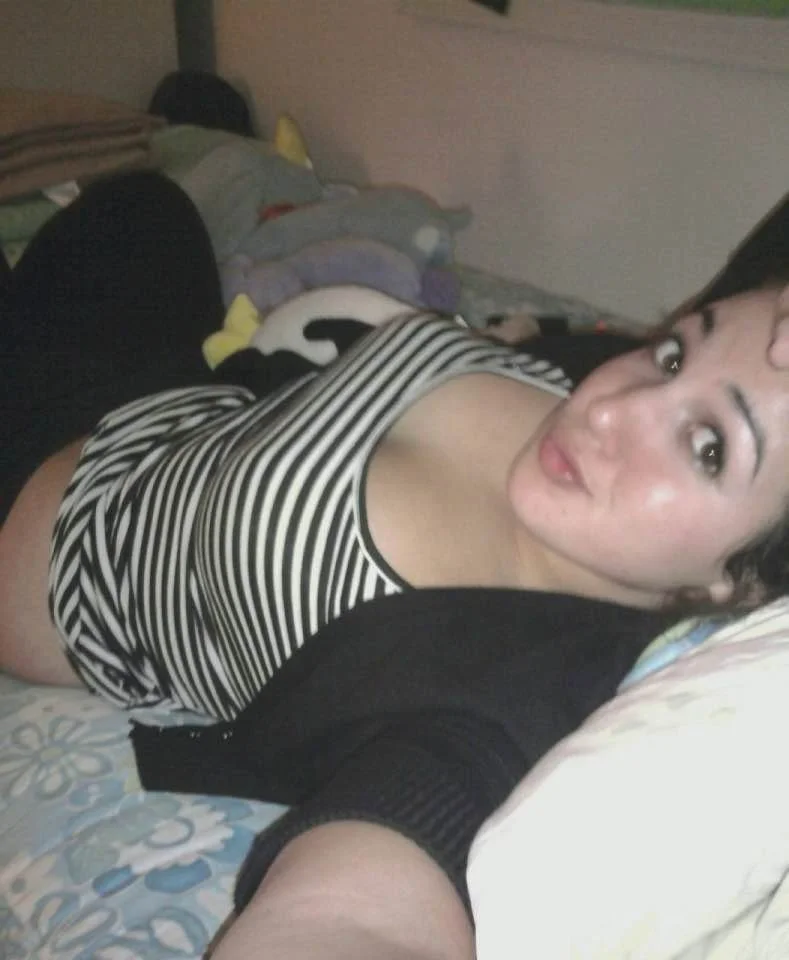 Uni whore presenting her body image 21