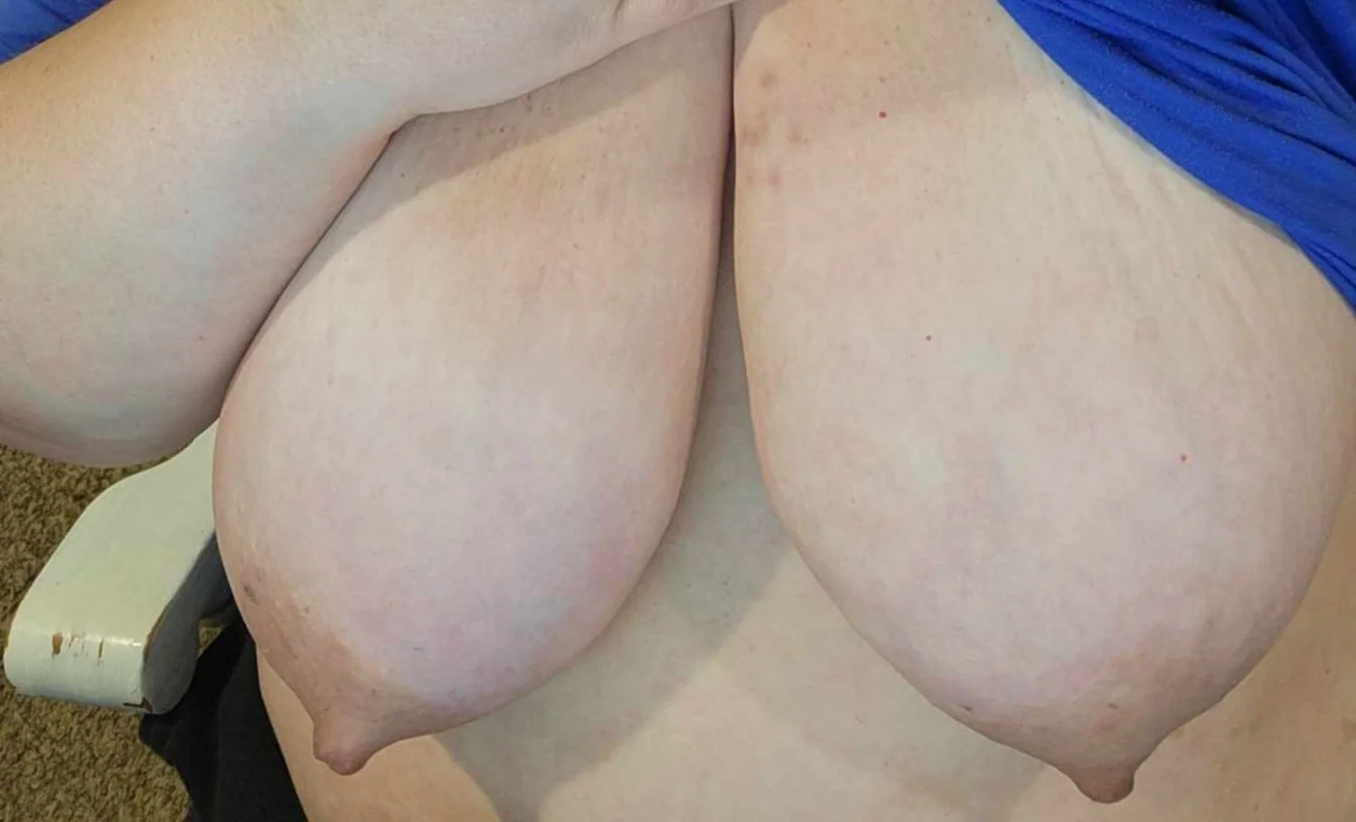 Chelsea's big tits image 2
