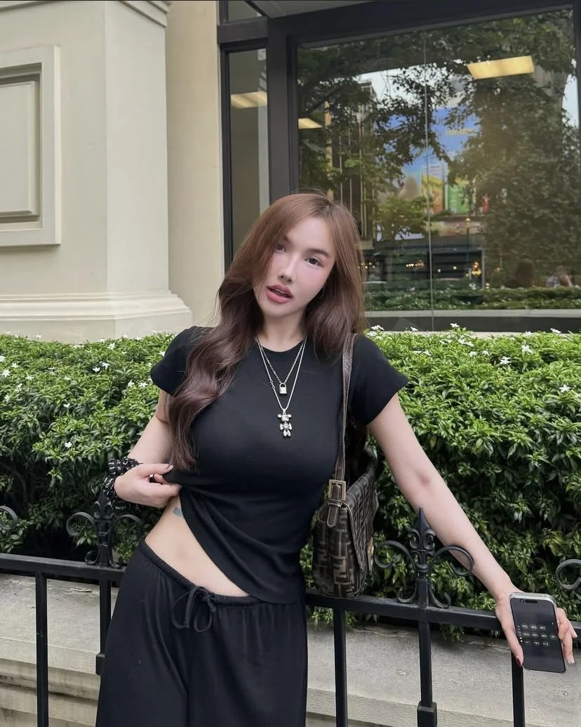 HOT TITIES main image