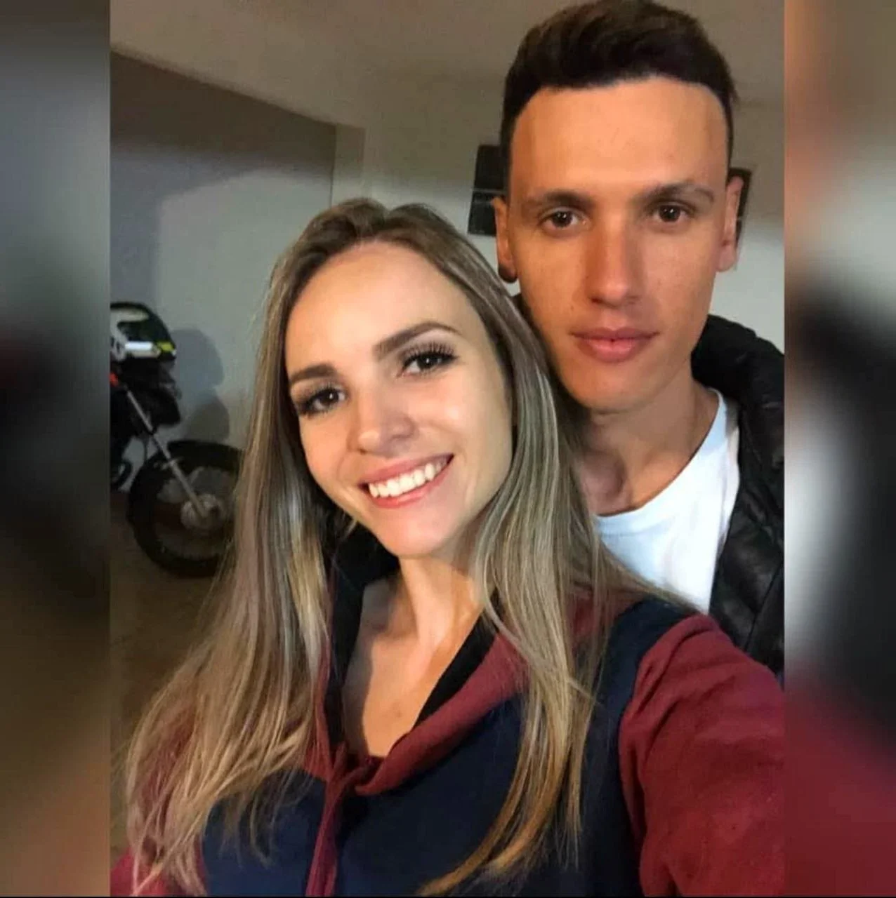 Loira gostosa perdeu o celular e foi vazada main image