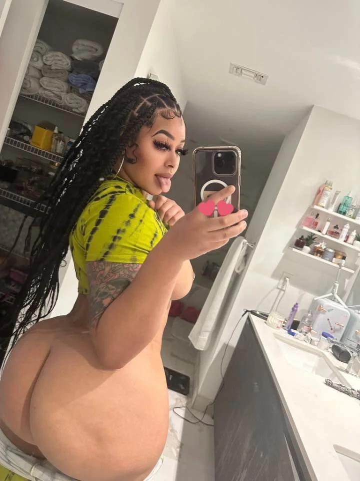 thick woman gets exposed image 3