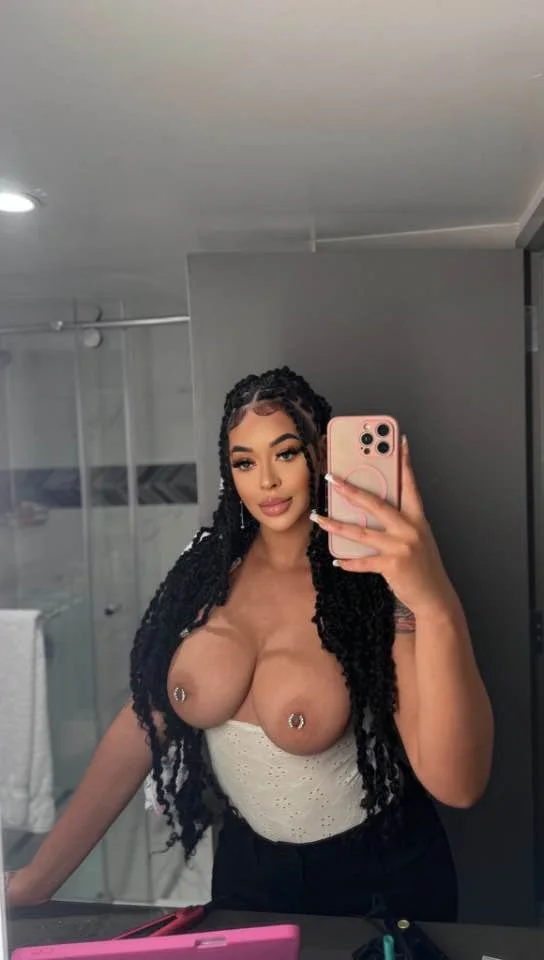 thick woman gets exposed image 4
