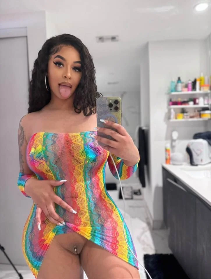 thick woman gets exposed image 6