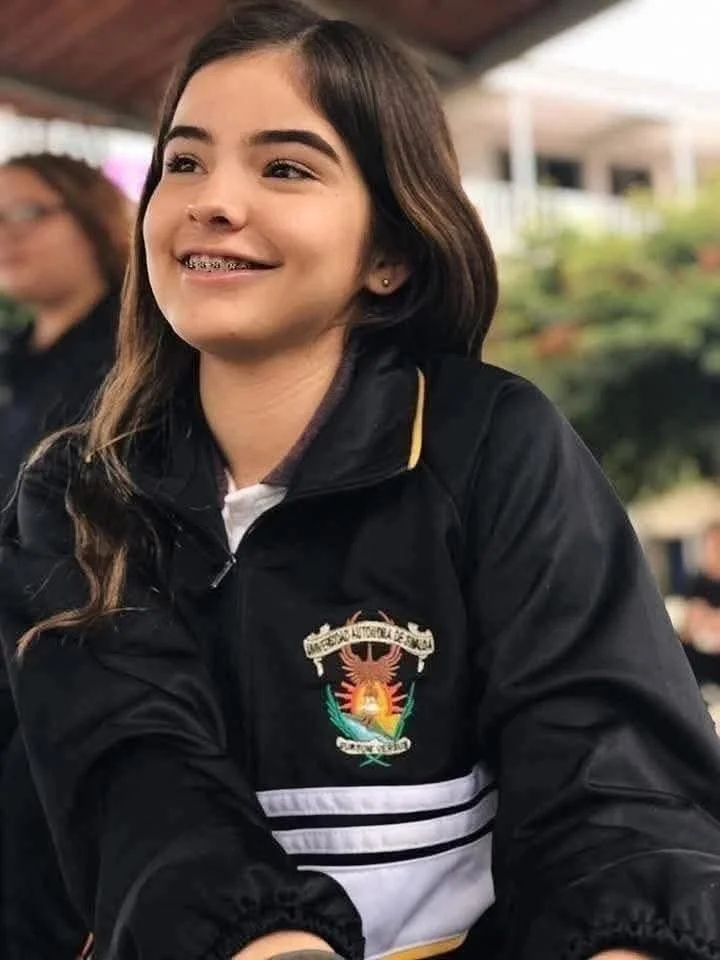 Julia santos image 11