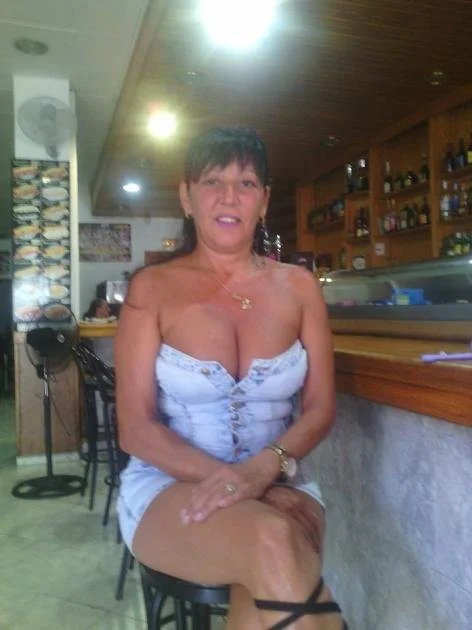 Cucks mom Carmen image 6