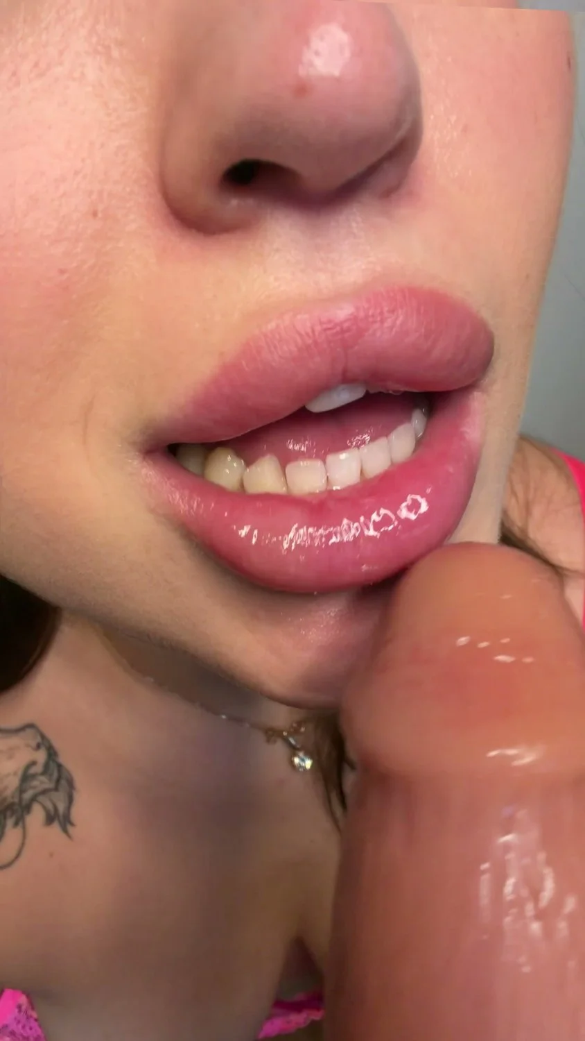 🔞 fat ass wet slut masturbating shaved pussy nude 🍑💦 OF image 5