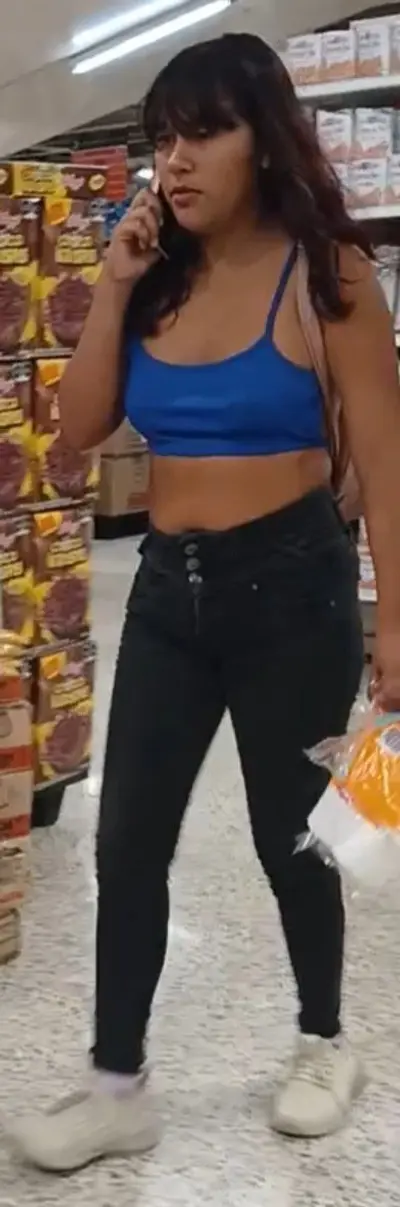 Chaparrita usa do top descubierto sin bra cover image