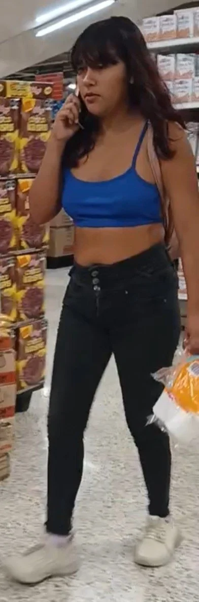 Chaparrita usa do top descubierto sin bra main image