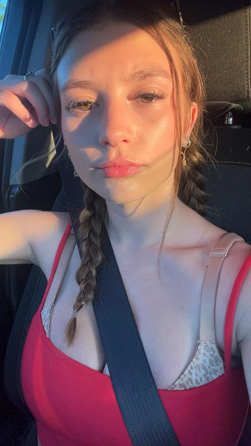Busty Teen Bop Lainie image 10