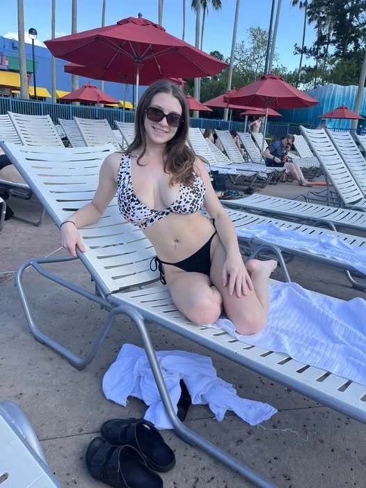 Busty Teen Bop Lainie image 2