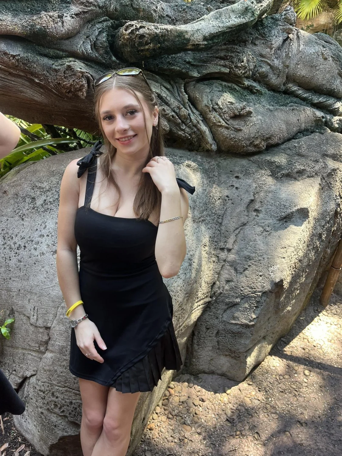 Busty Teen Bop Lainie image 7