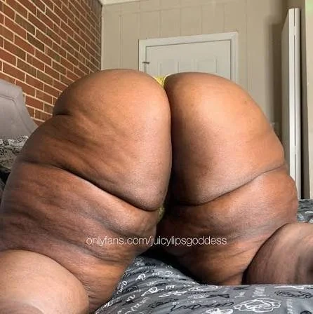 More Juicylipsgoddess image 3