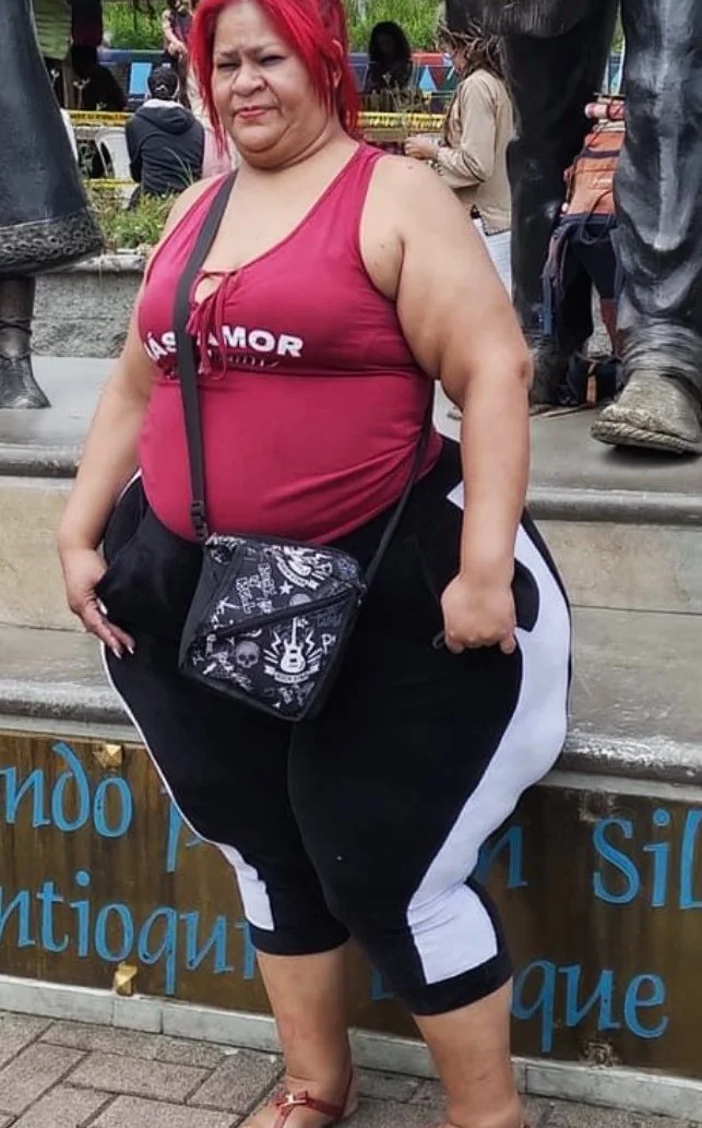 ESMERALDA La Modelo Más Gigante de la Talla SSBBW. image 14