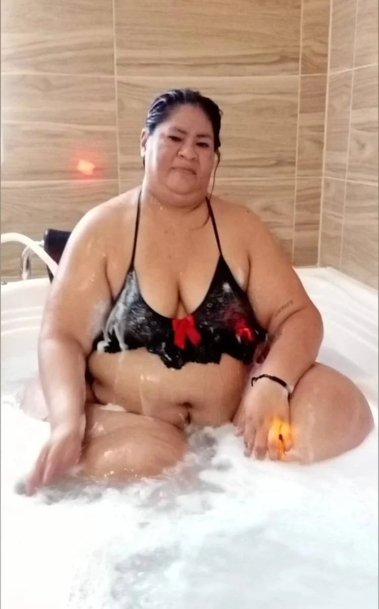 ESMERALDA La Modelo Más Gigante de la Talla SSBBW. image 15