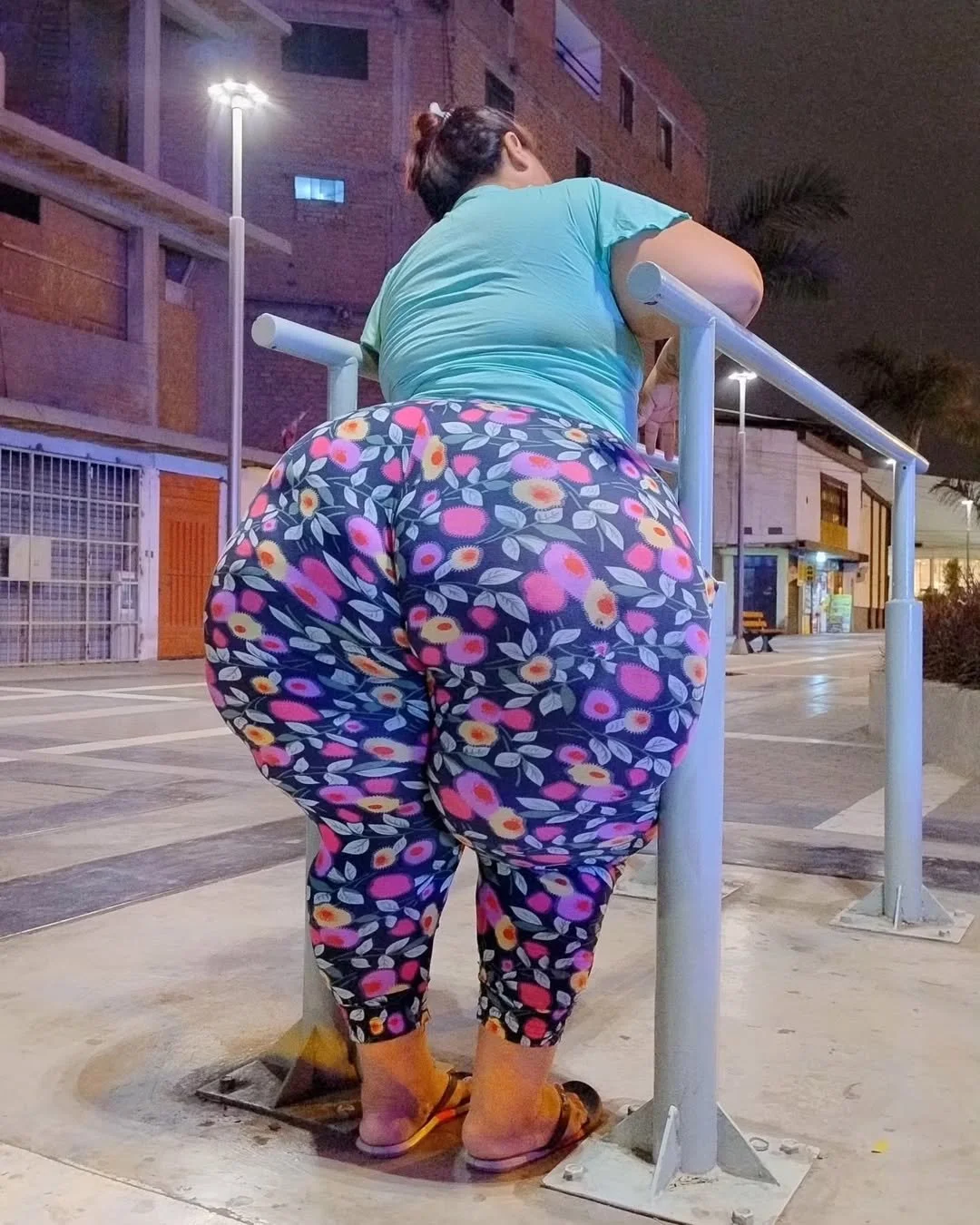 ESMERALDA La Modelo Más Gigante de la Talla SSBBW. image 18