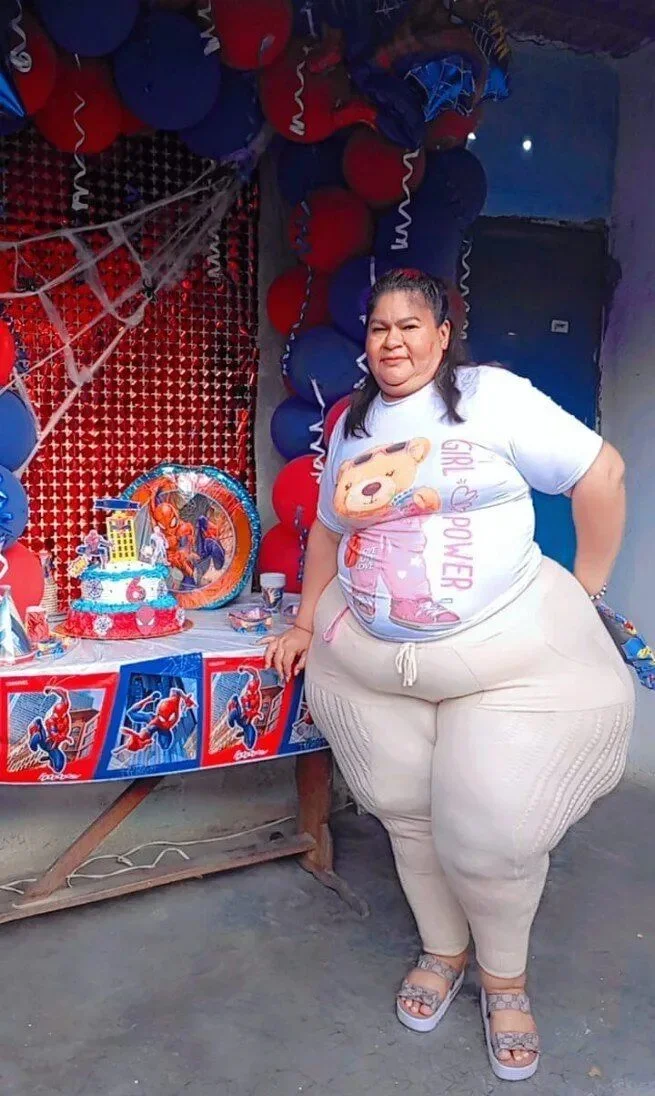 ESMERALDA La Modelo Más Gigante de la Talla SSBBW. image 32