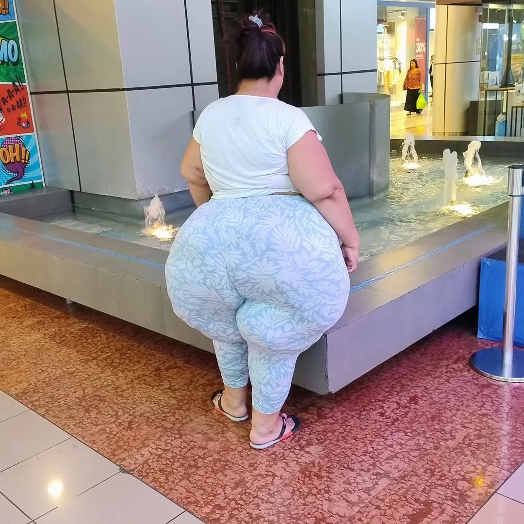 ESMERALDA La Modelo Más Gigante de la Talla SSBBW. image 37