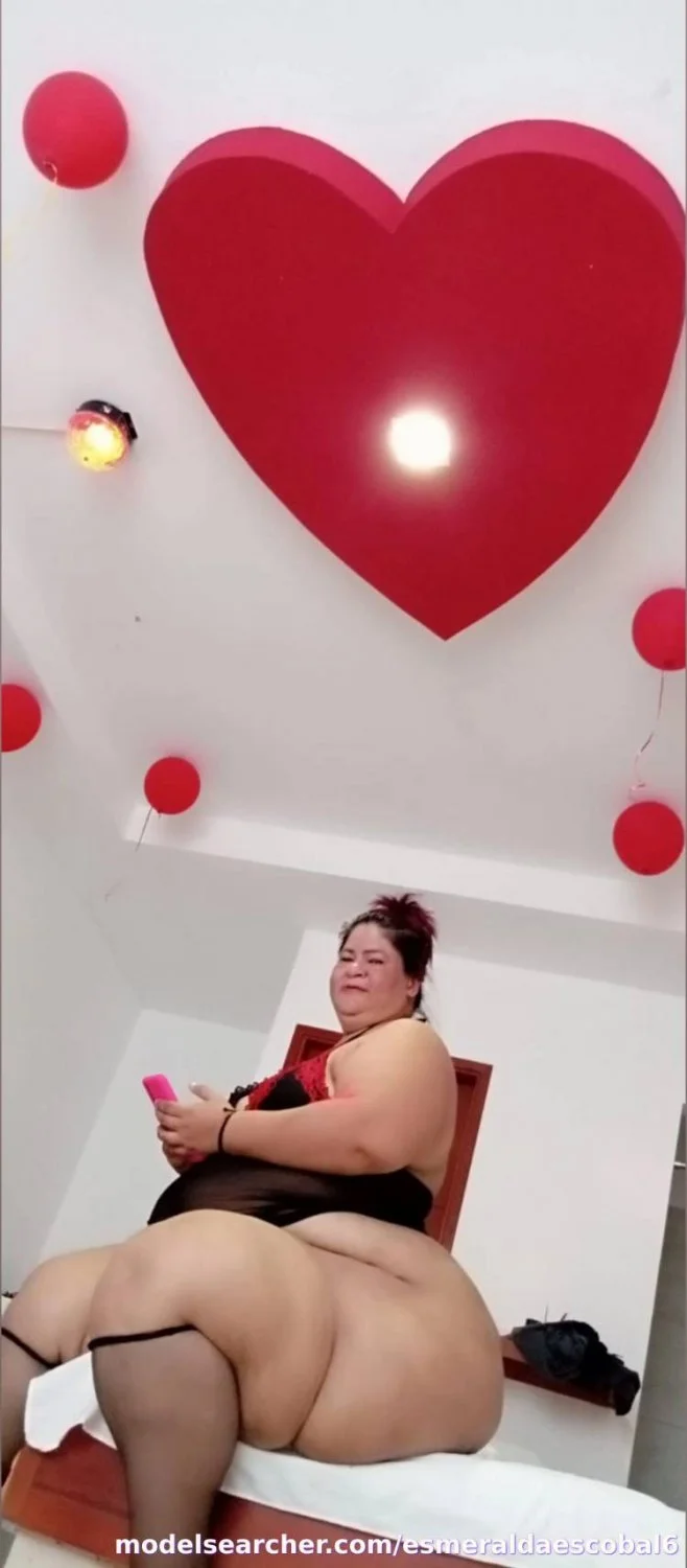 ESMERALDA La Modelo Más Gigante de la Talla SSBBW. image 5