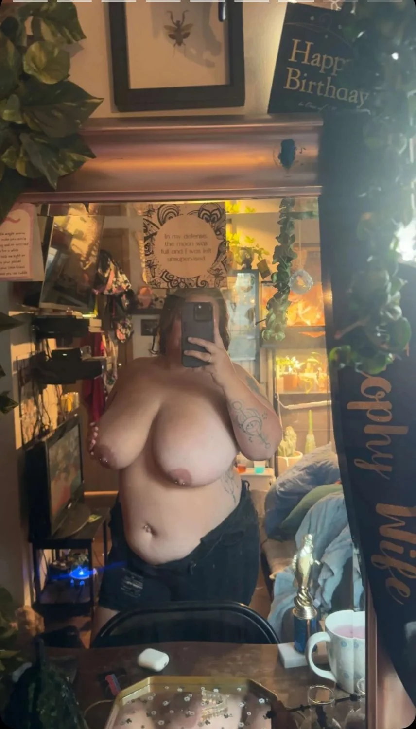 Busty Amanda main image