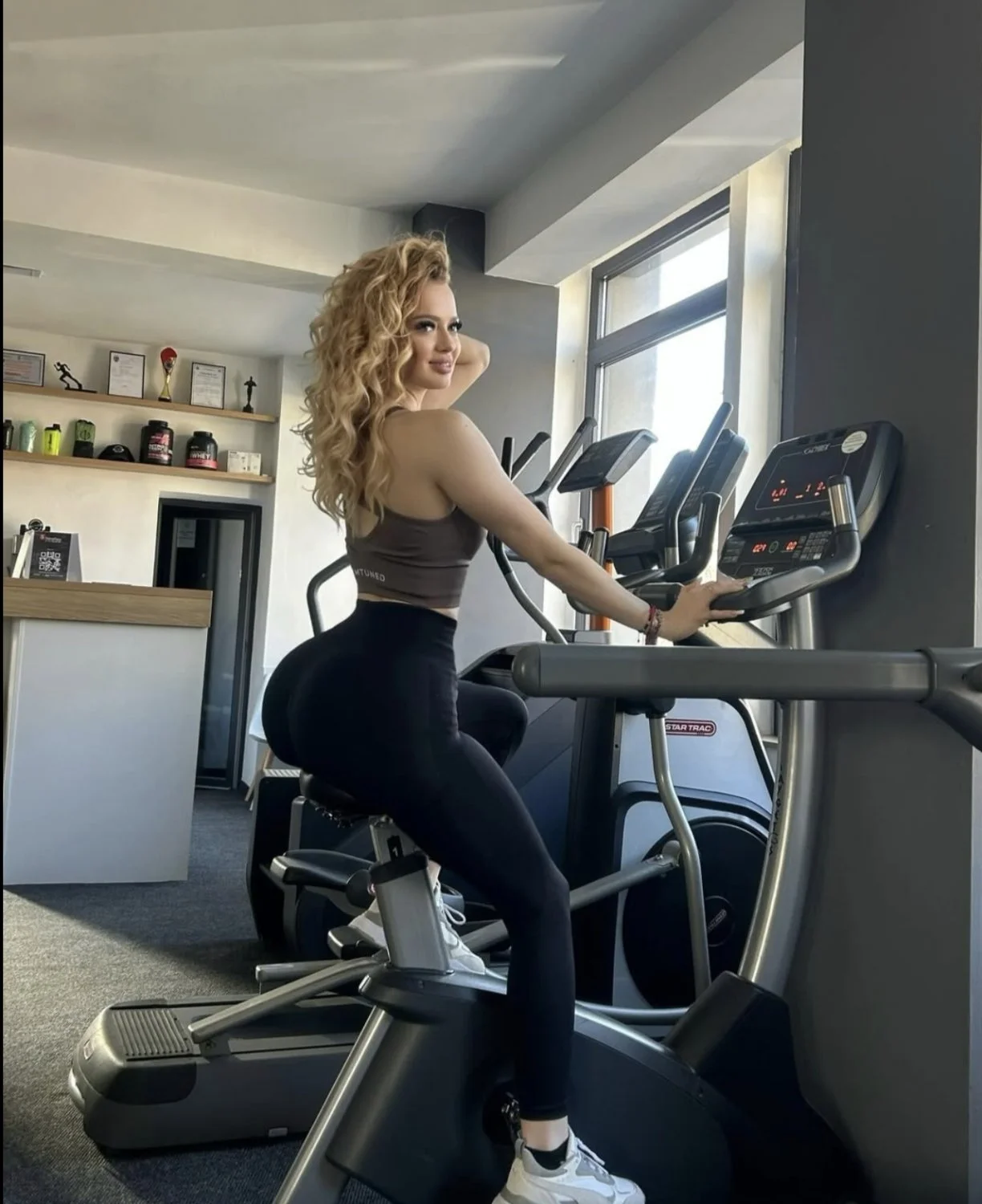 Thick and busty Romanian slut Amelia image 22