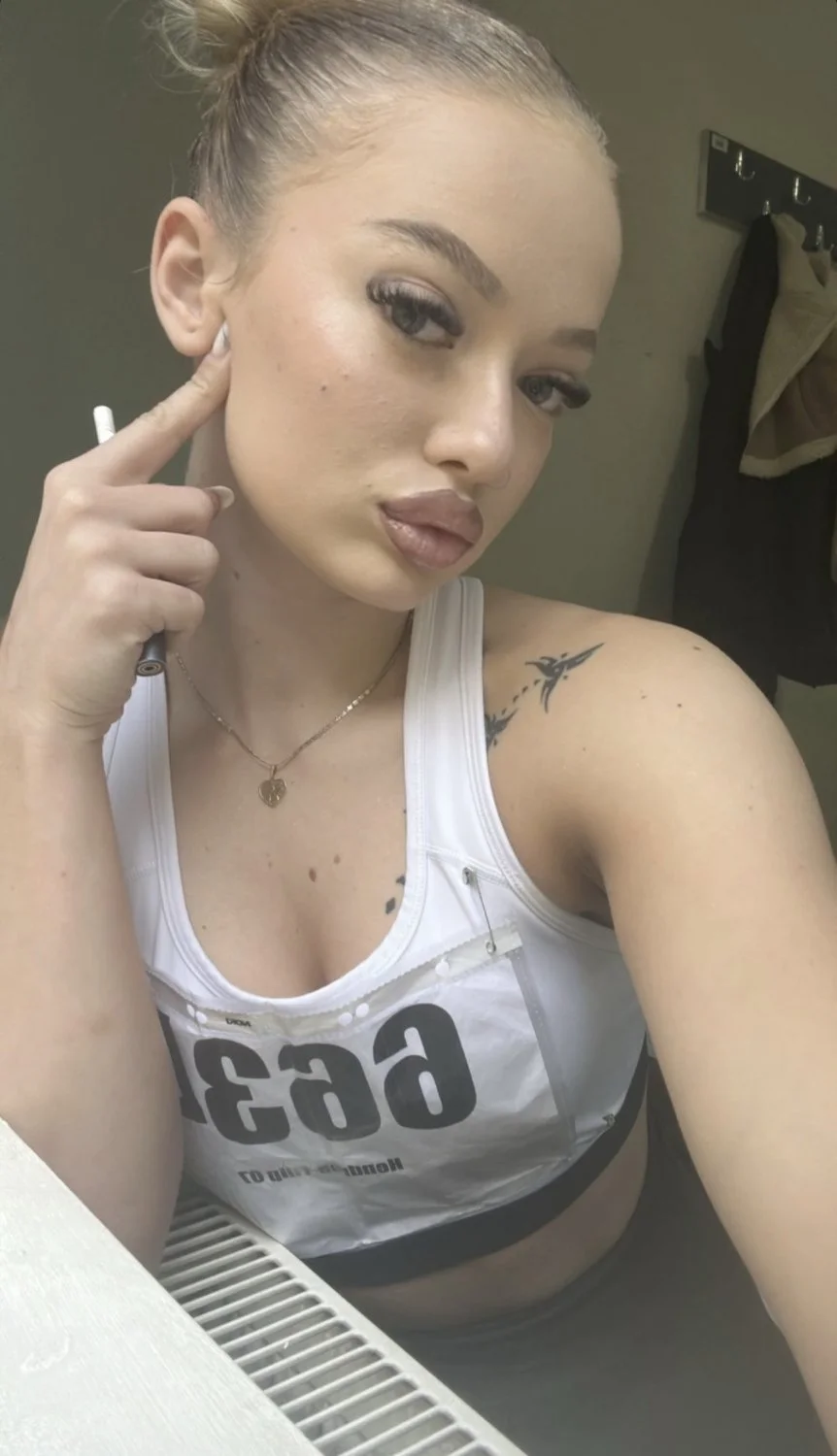 Thick and busty Romanian slut Amelia image 25