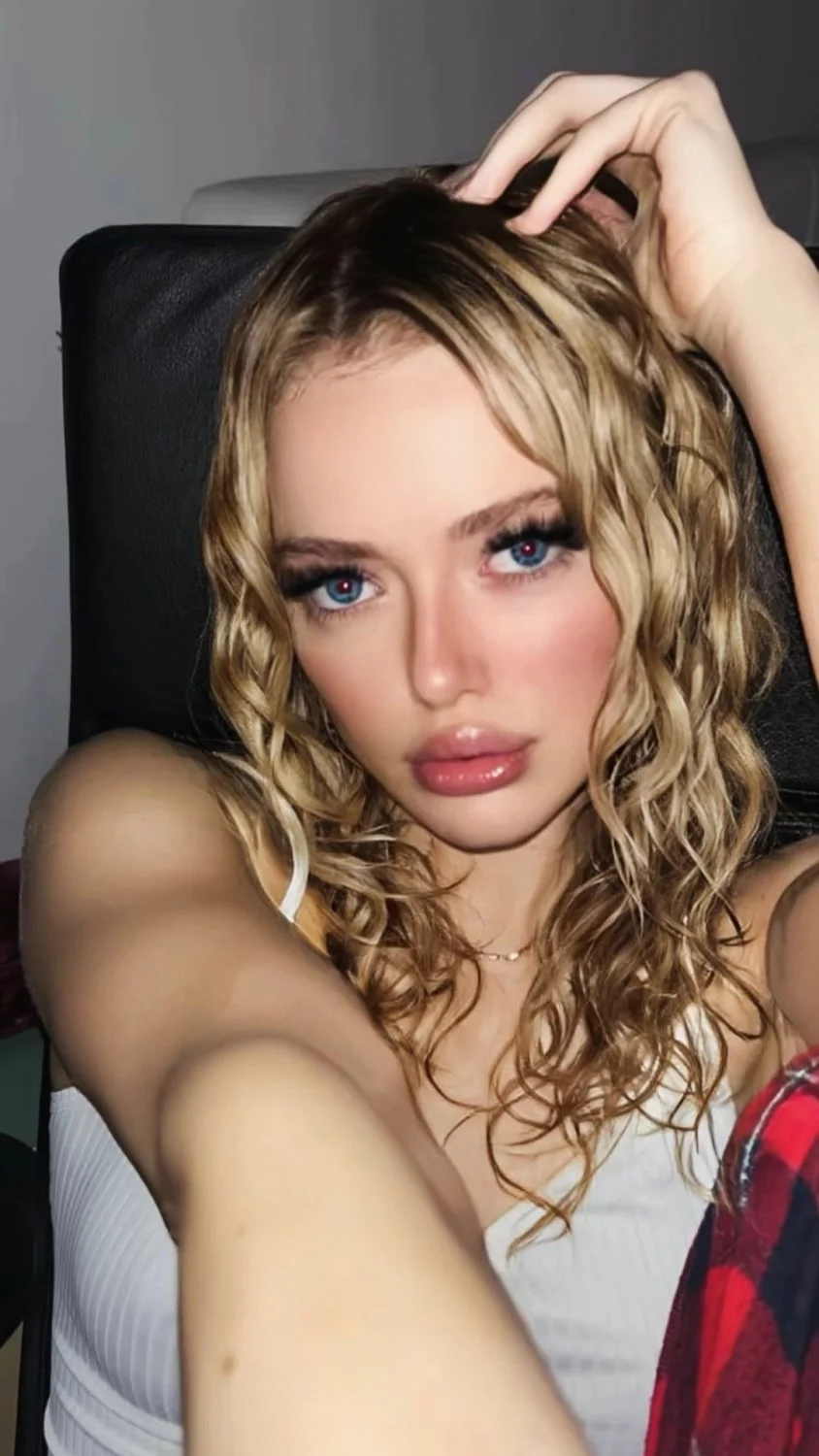 Thick and busty Romanian slut Amelia image 27