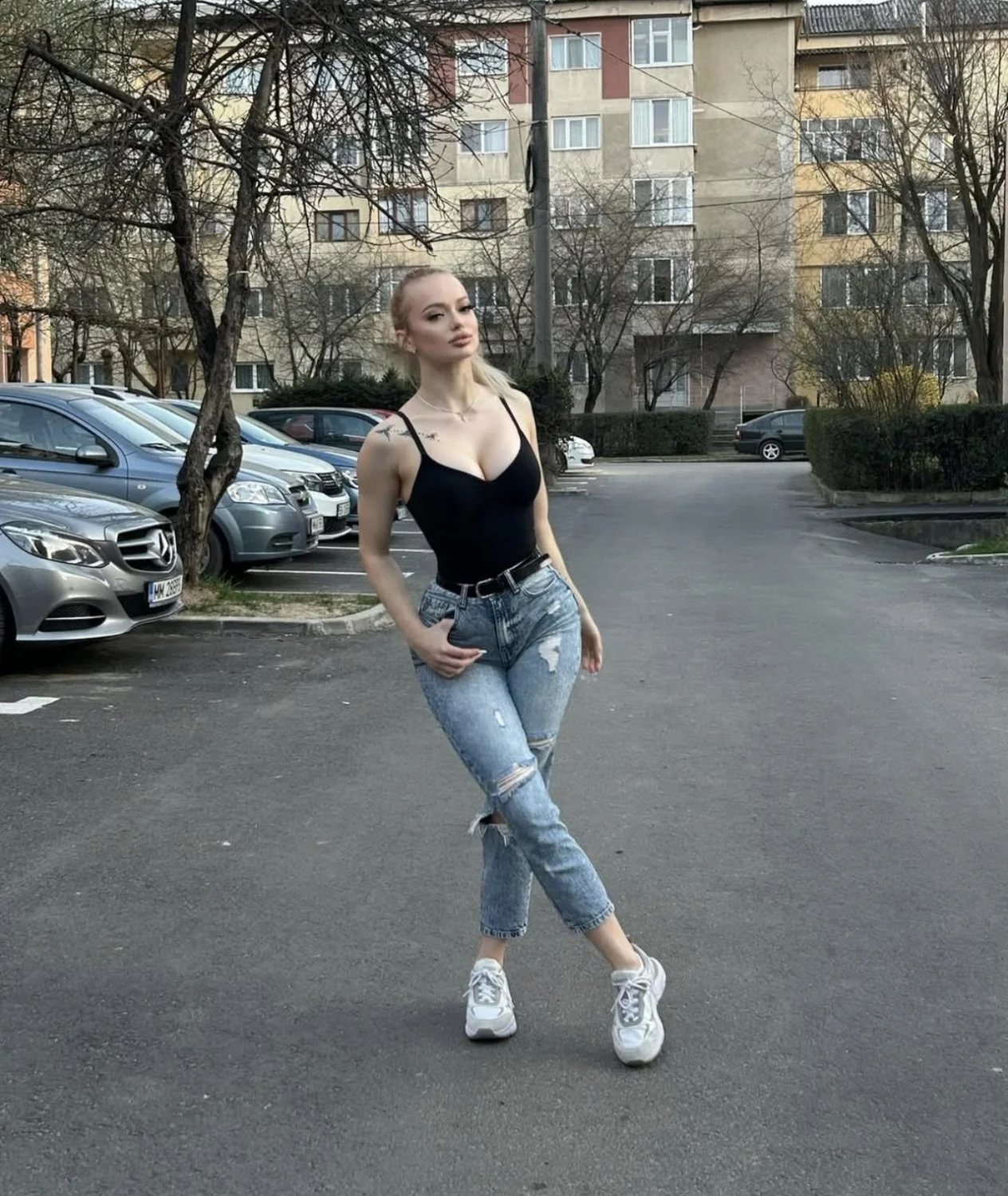 Thick and busty Romanian slut Amelia image 37