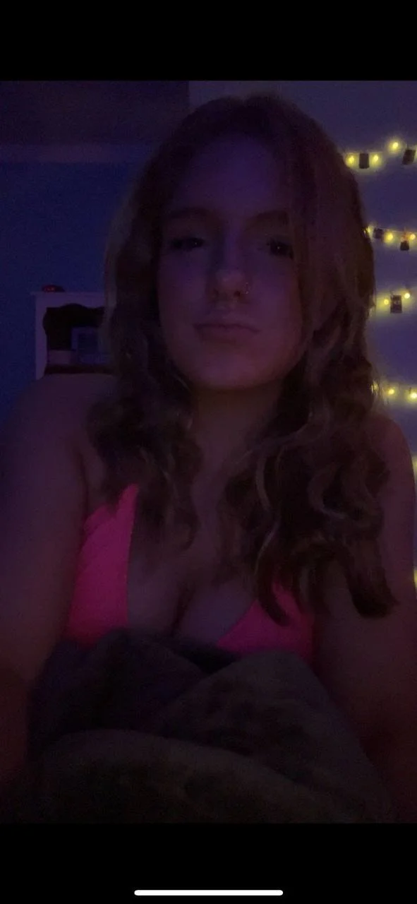 Anna 19 image 5