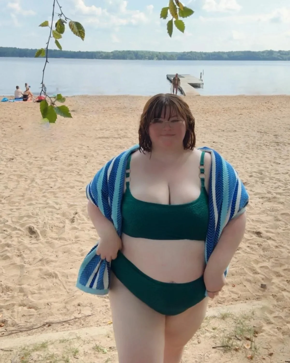 Midwest BBW flashes her tits in public while canoeing. Pinches and licks her own nipples. image 6
