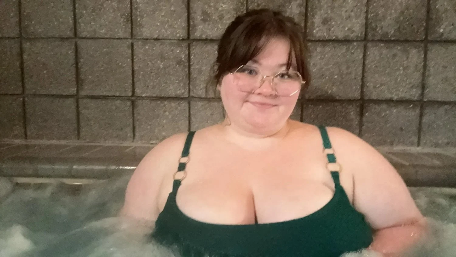 Midwest BBW flashes her tits in public while canoeing. Pinches and licks her own nipples. image 7