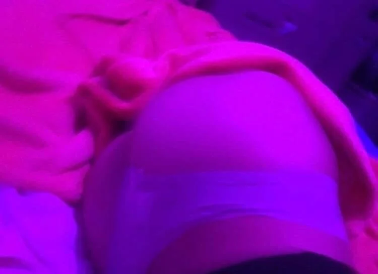 Wendy linda puta chichona con hermosas tetas y buen culito main image