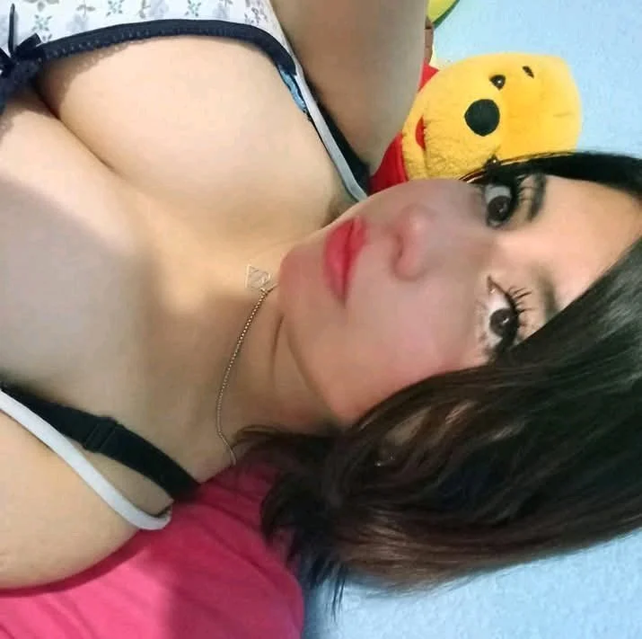Wendy linda puta chichona con hermosas tetas y buen culito image 2