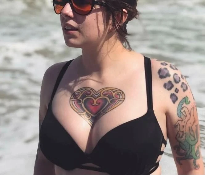 Alex and her perfect TITS image 6