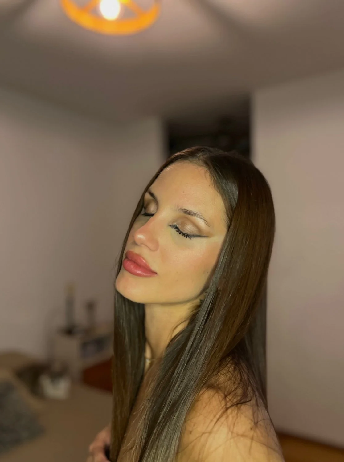 My pretty face makes my coworkers come in a good mood main image