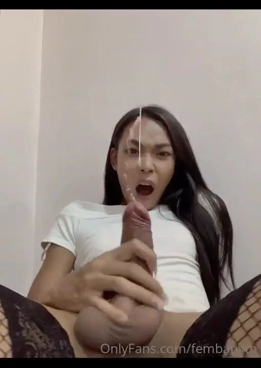Saxy Asian Shemale image 3