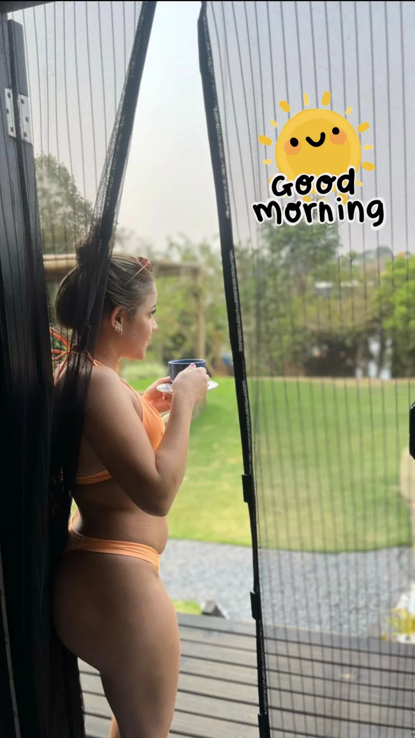 Minha afilhada veio tomar café da manhã hoje comigo, lindo isso né main image