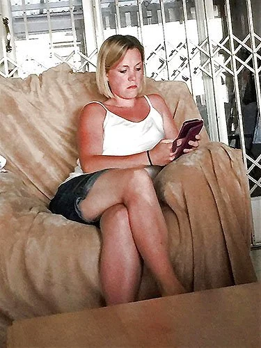 UK Mum Carrie Naked image 17