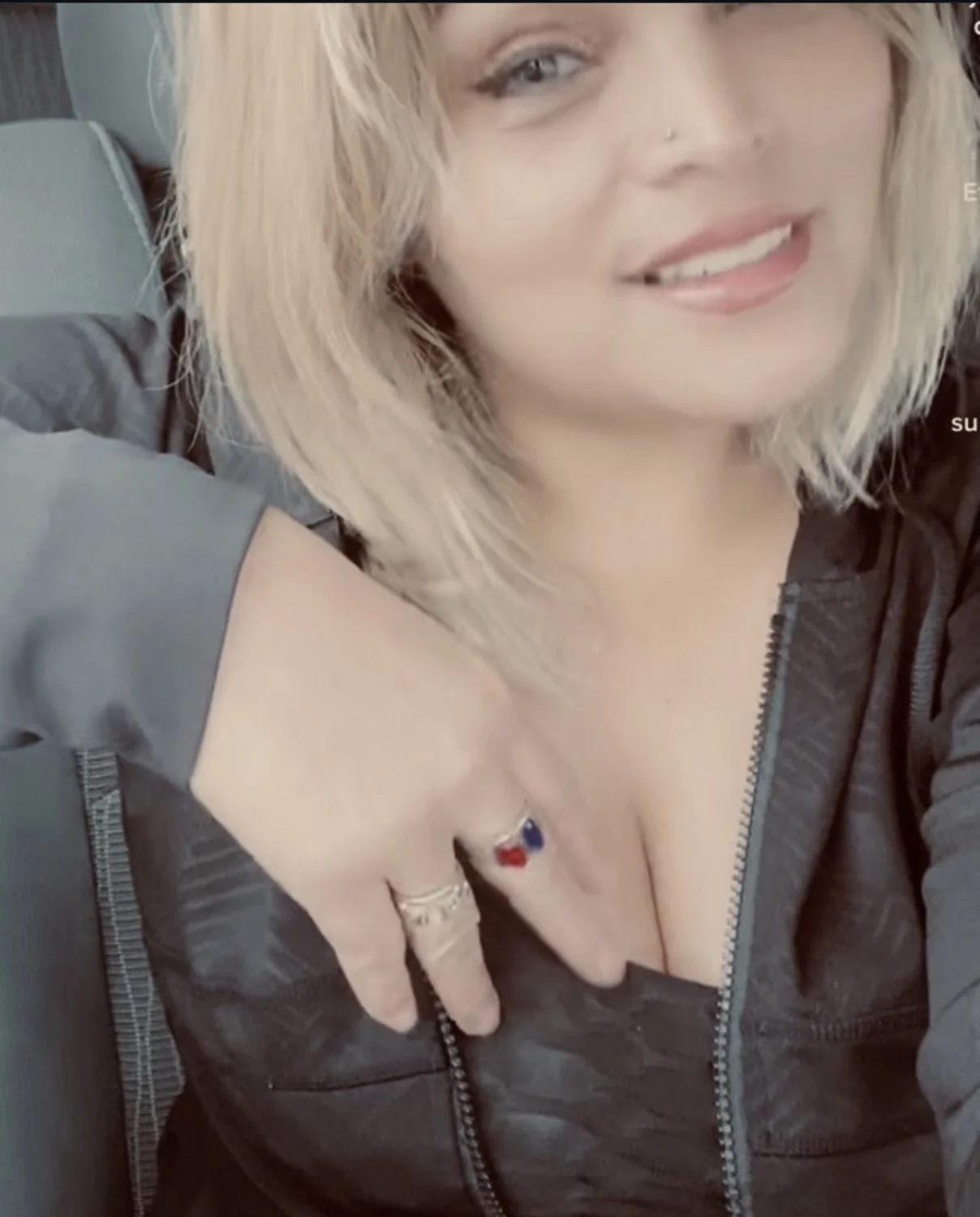 Gorgeous Salvadoran Houston MILF image 3
