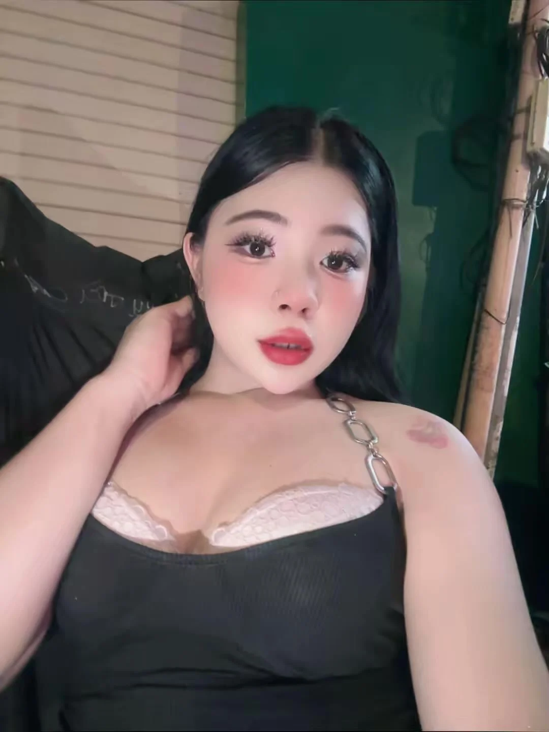 Ladyboy lam nha linh main image