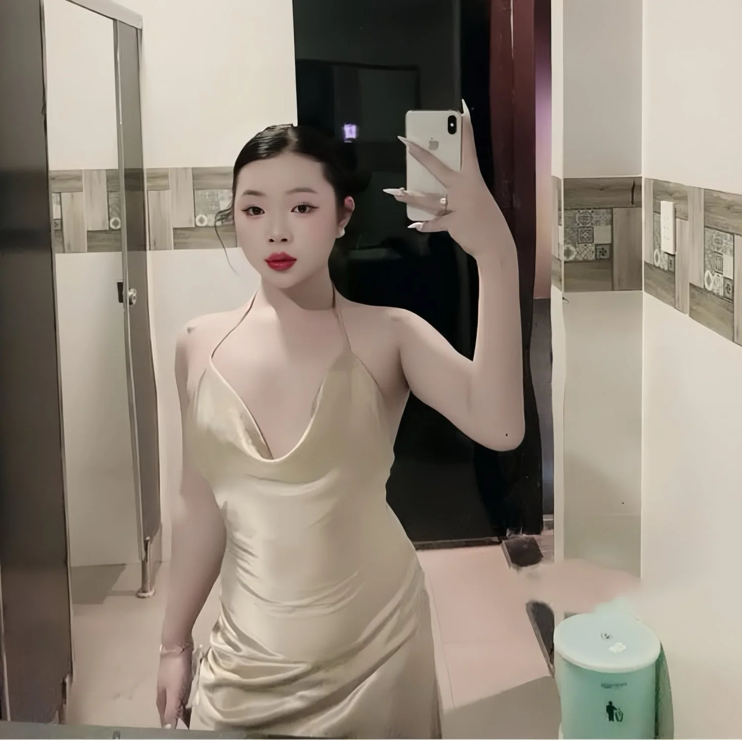 Ladyboy lam nha linh image 2